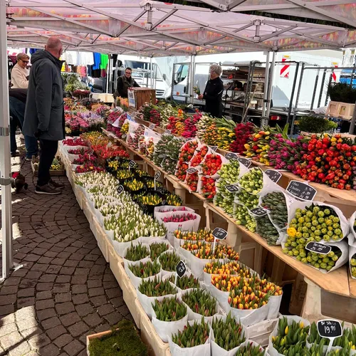 Marktstand mit Blumen