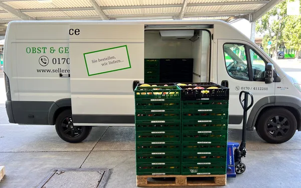 Frisches Obst Lieferung Feucht